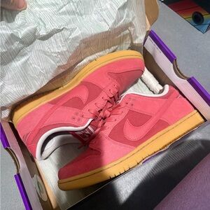 Nike SB Dunk Low Pro PRM in Purple and White